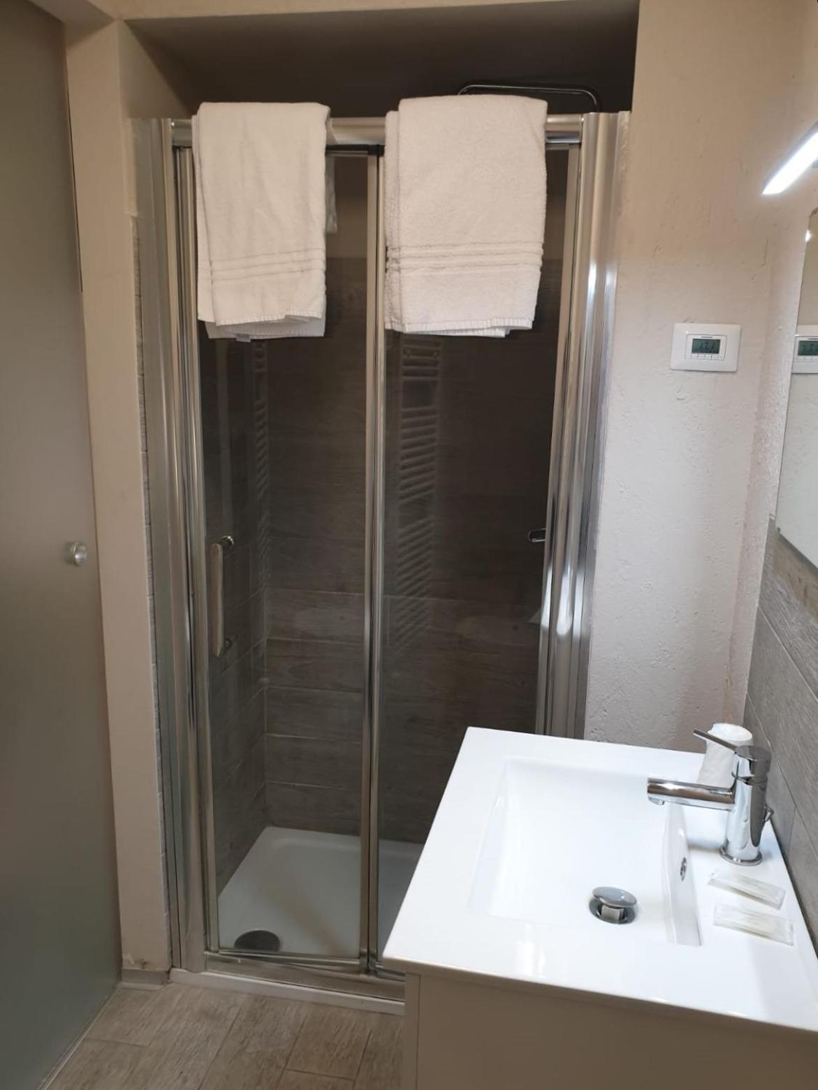 Piccolo Hotel Olina Орта Сан Джулио Екстериор снимка